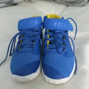 Boys youth size 1 under armour basketball shoes